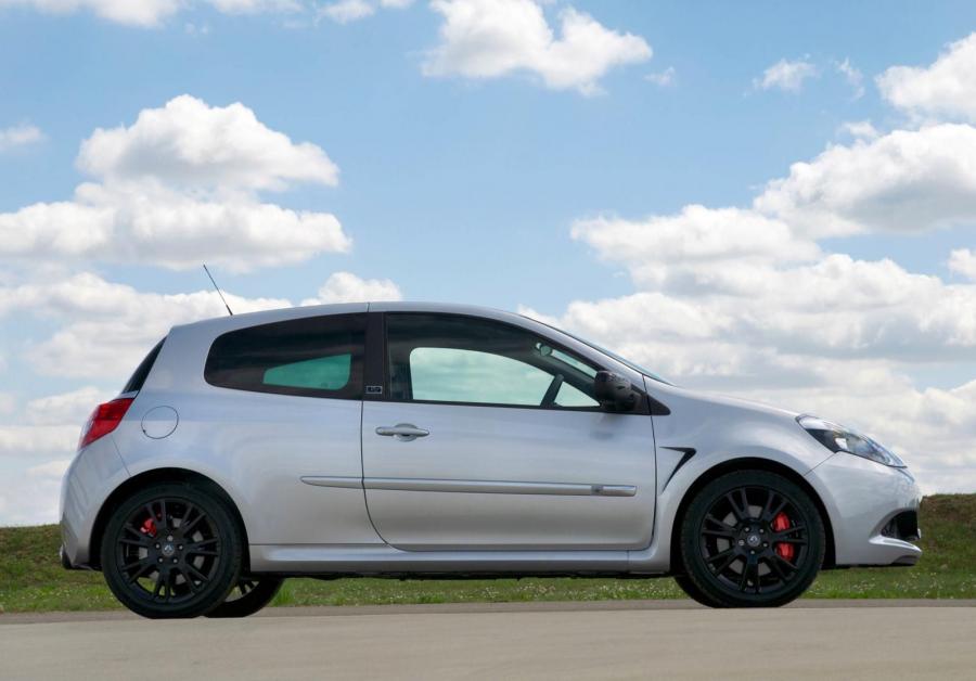  Renault Clio RS 200 Silverstone GP 2011 года  (фото 2 из 4)